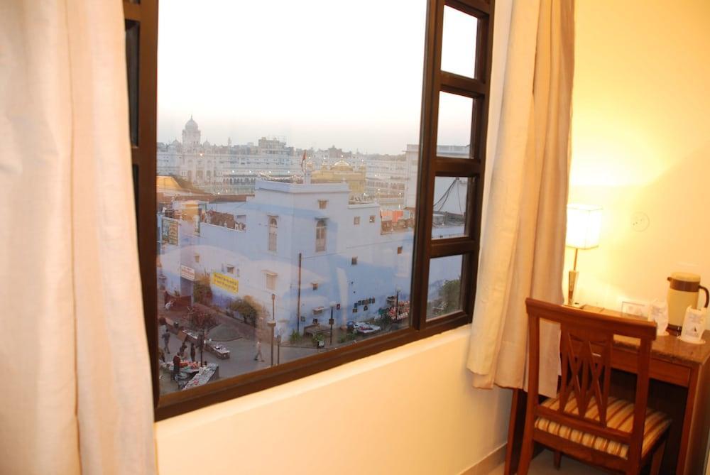 Hotel Indus Amritsar Exterior photo